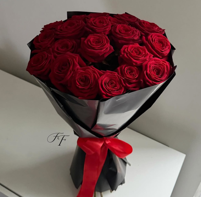 Red Rose Bouquet with Gypsophila Rim